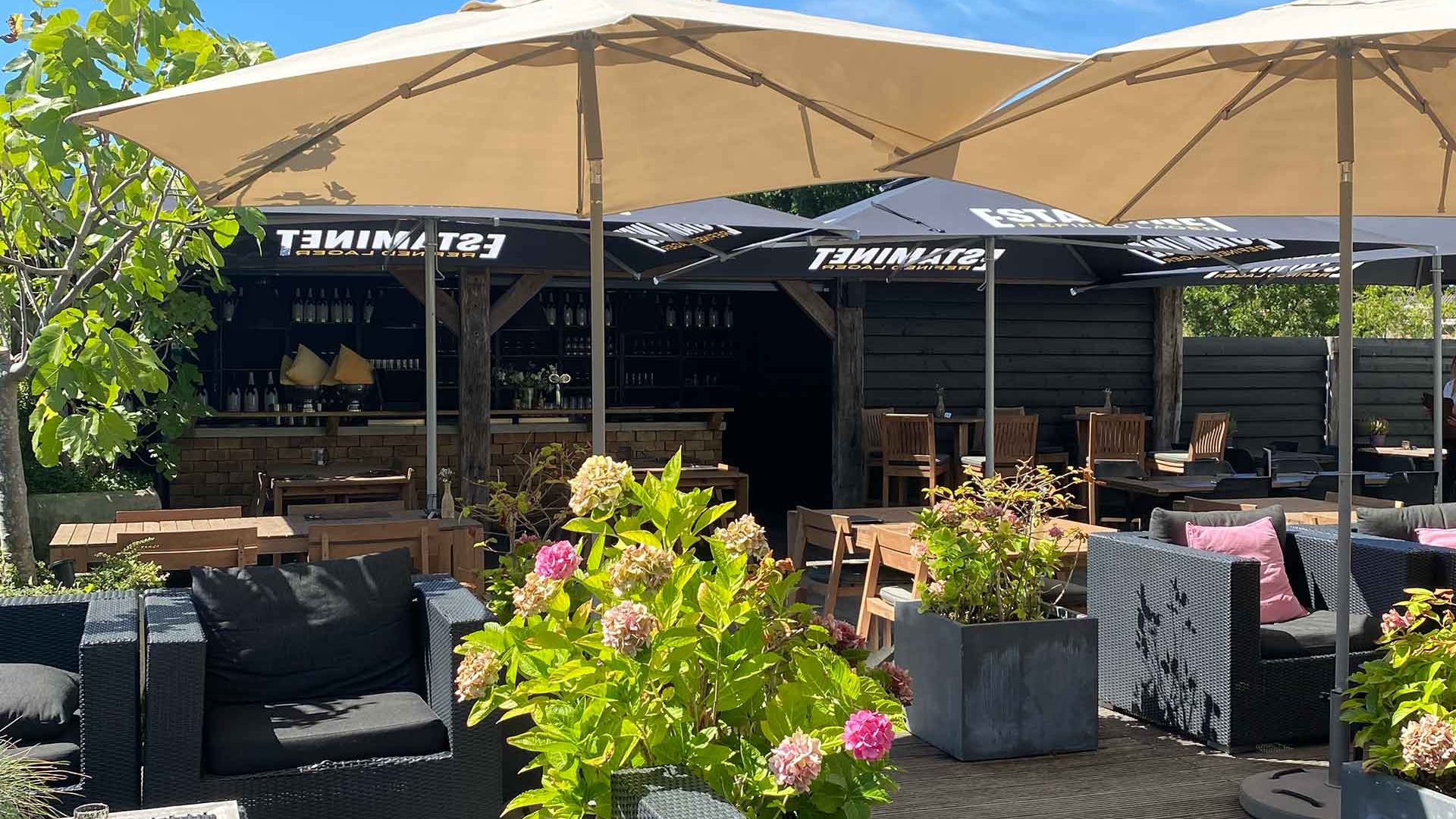 Terras in Het Wapen van Rhoon
