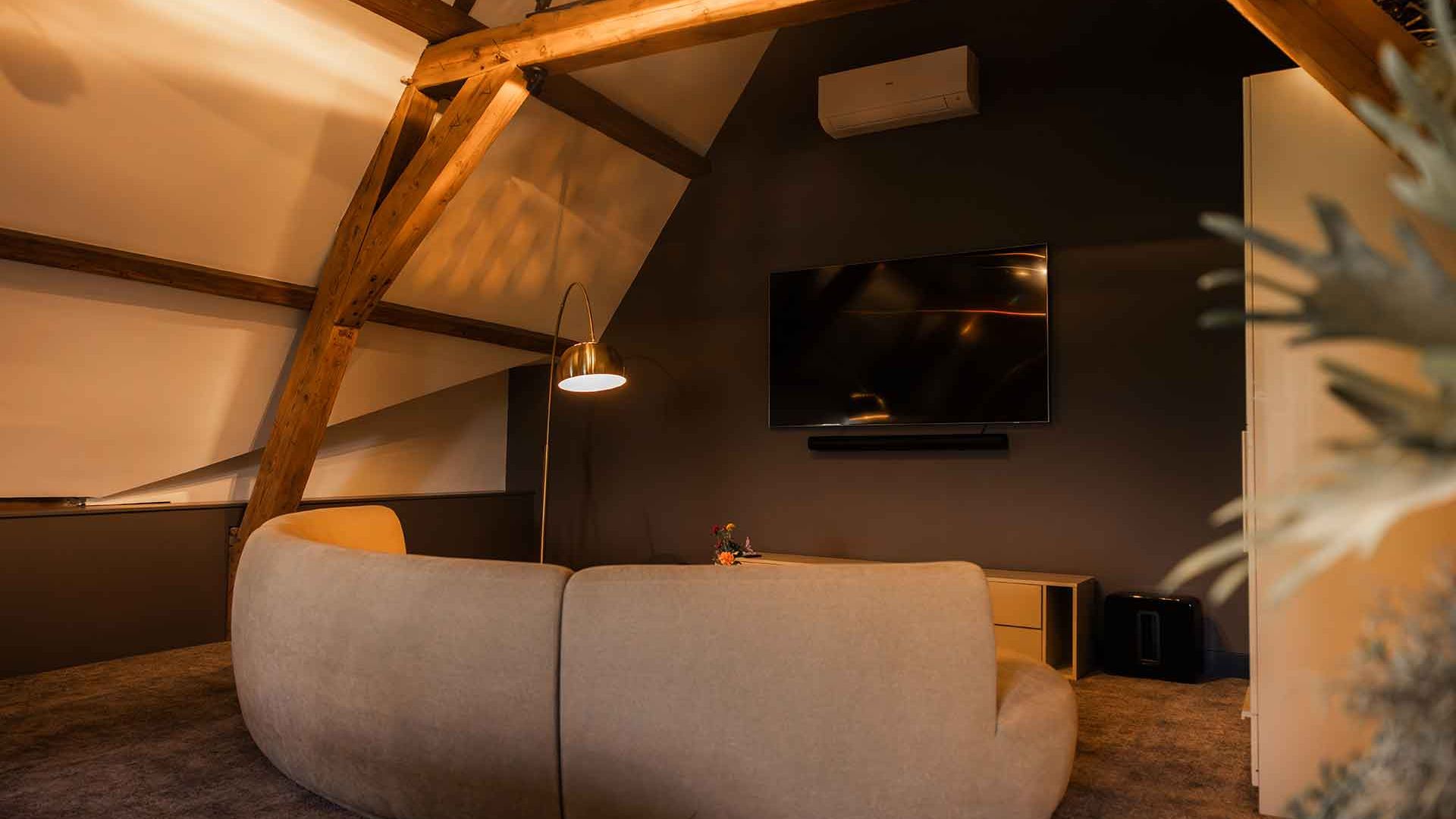 Het Wapen van Rhoon Ad Attic suite